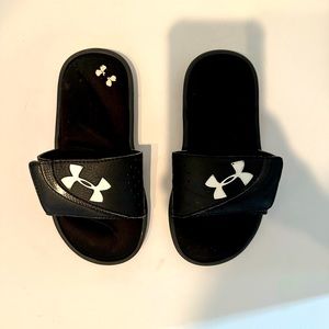 Kids under armor flip flops size 13k